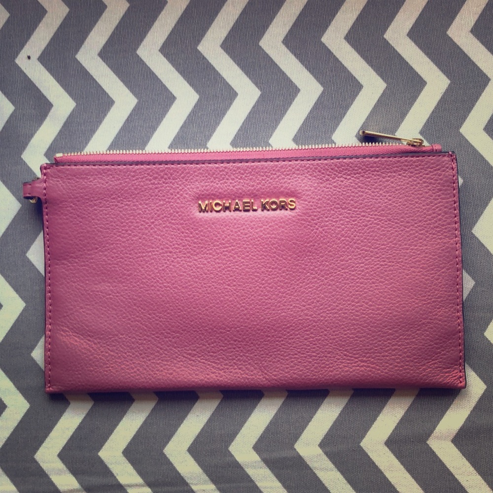 MICHAEL KORS Pink Wristlet